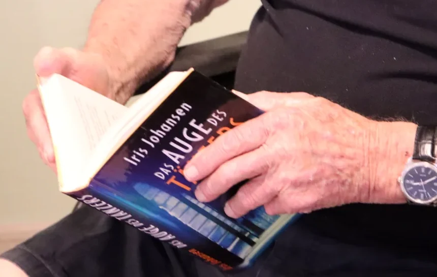 Ruhiger Betreuungsmoment beim gemeinsamen Lesen